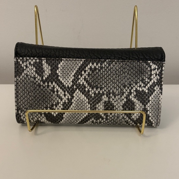 Jessica Simpson Black Python Wallet - Picture 2 of 12
